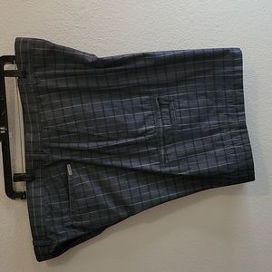 Nwot Greg Norman For Tasso Ella Five Iron Golf Shorts New no tags Size 42